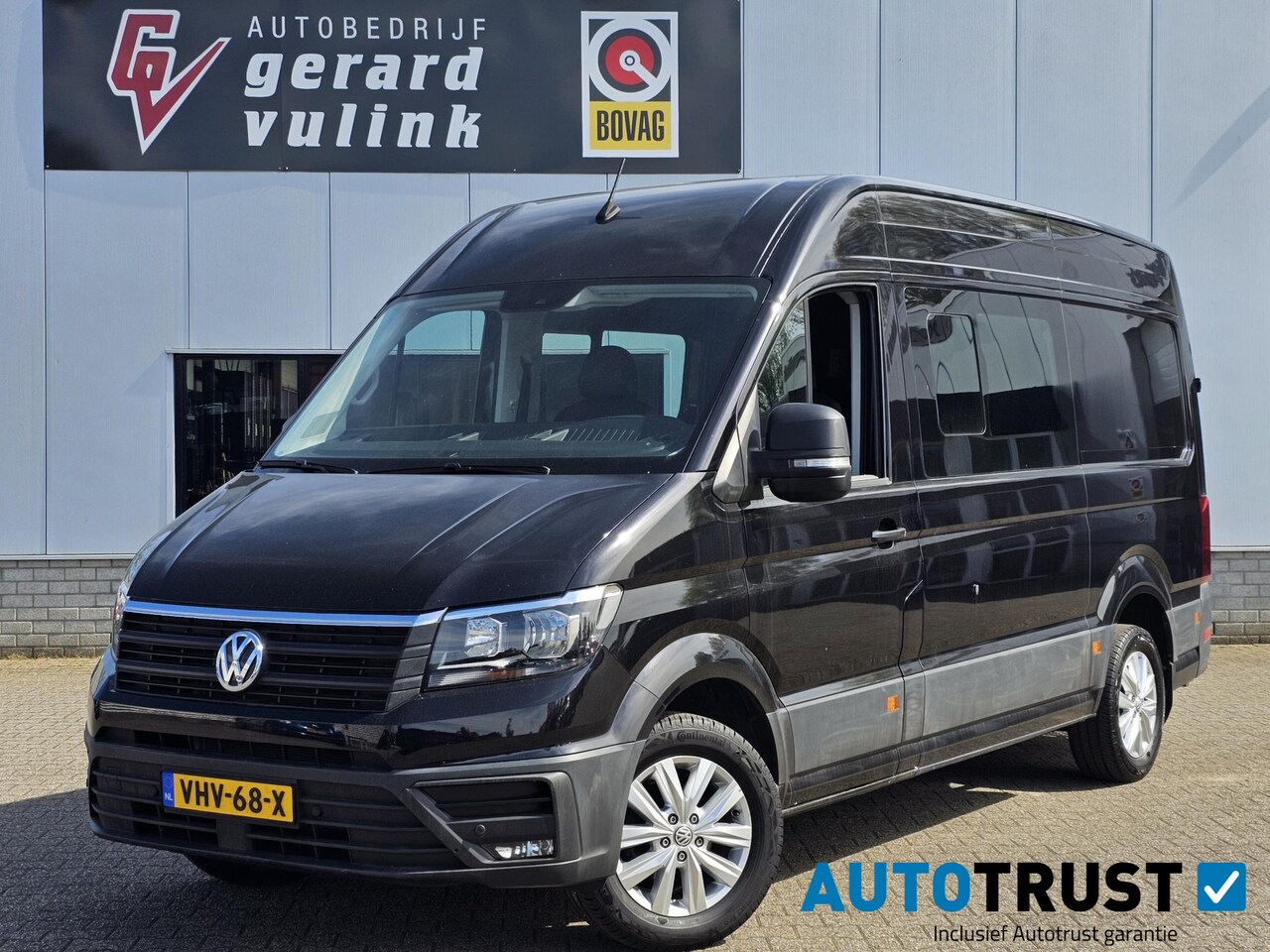 Volkswagen Crafter - 2.0 TDI 140PK L3H3 Highline CRUISE NAV TREKHAAK - AutoWereld.nl