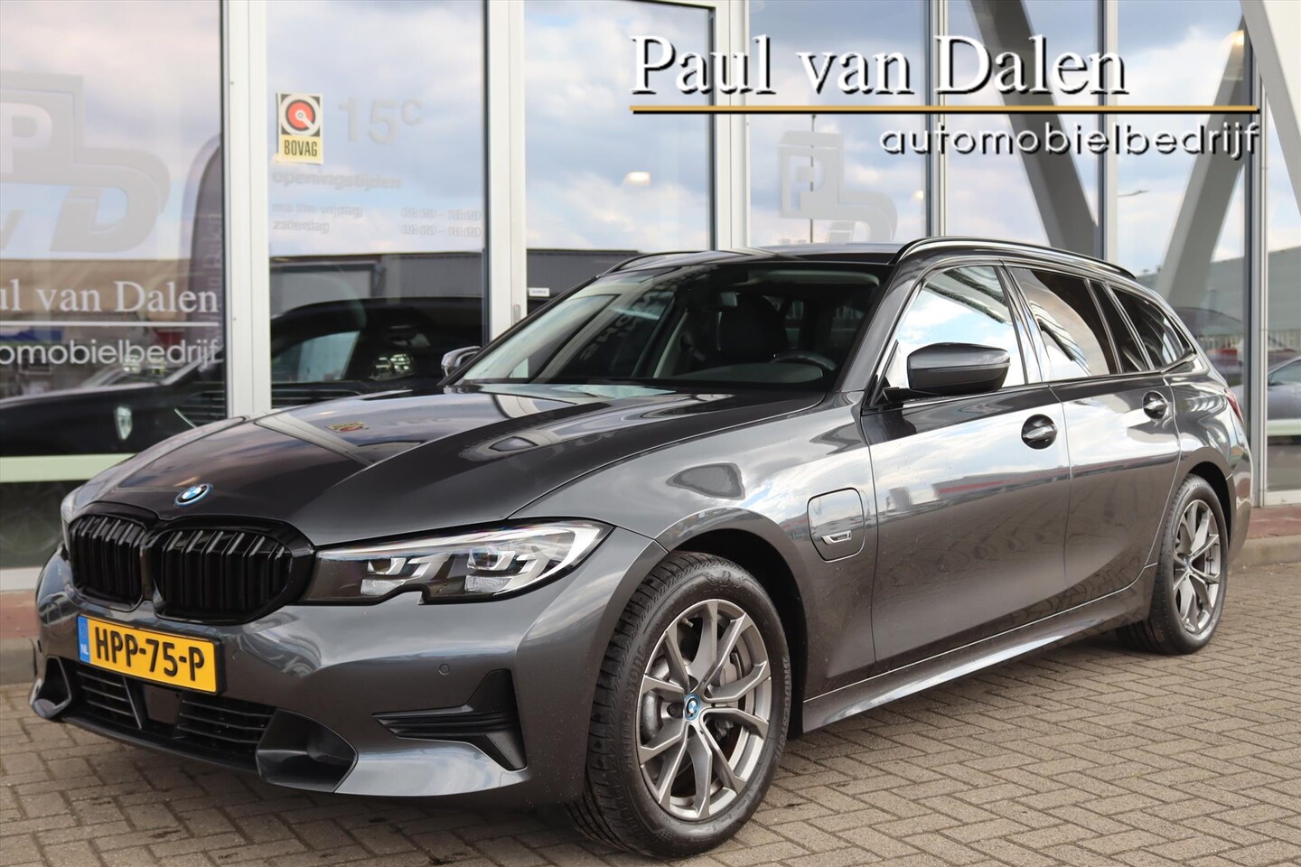 BMW 3-serie Touring - (g21) 330e 292PK AUTOMAAT SPORT LINE SHADOW LINE Live Cockpit Trekhaak | Navi | Leer | Sfe - AutoWereld.nl