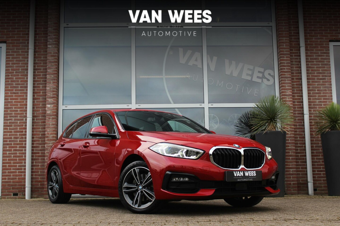 BMW 1-serie - 118i F40 Executive Edition Sport-Line | Automaat | 1e eigenaar | NL auto | BTW auto | LED - AutoWereld.nl