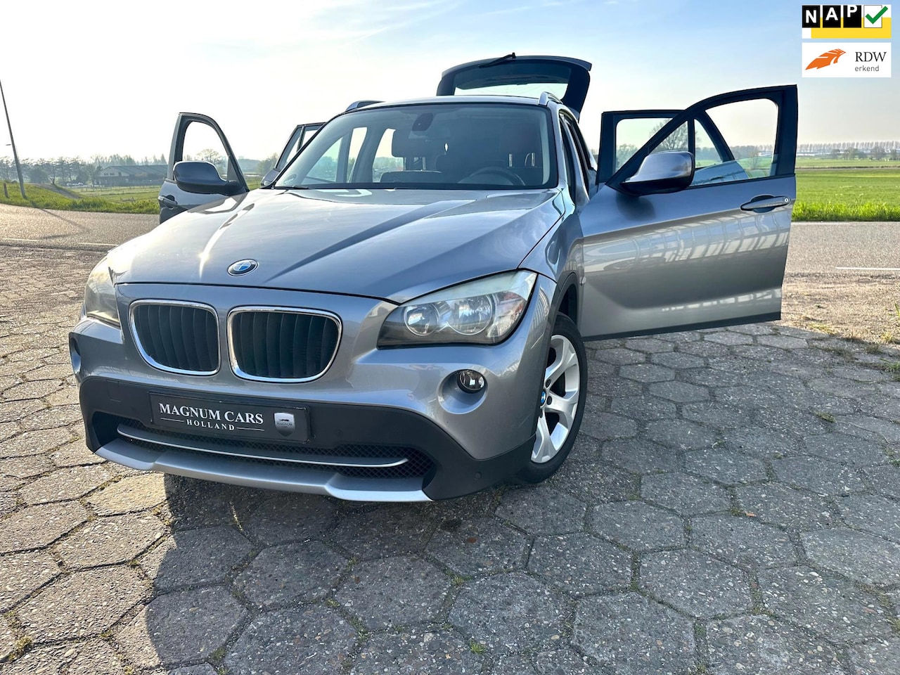 BMW X1 - SDrive18i Executive NAP AIRCO TREKHAAK VELGEN - AutoWereld.nl