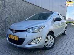 Hyundai i20 - 1.2i Business Edition/Nieuwe APK en beurt Dealer onderhouden