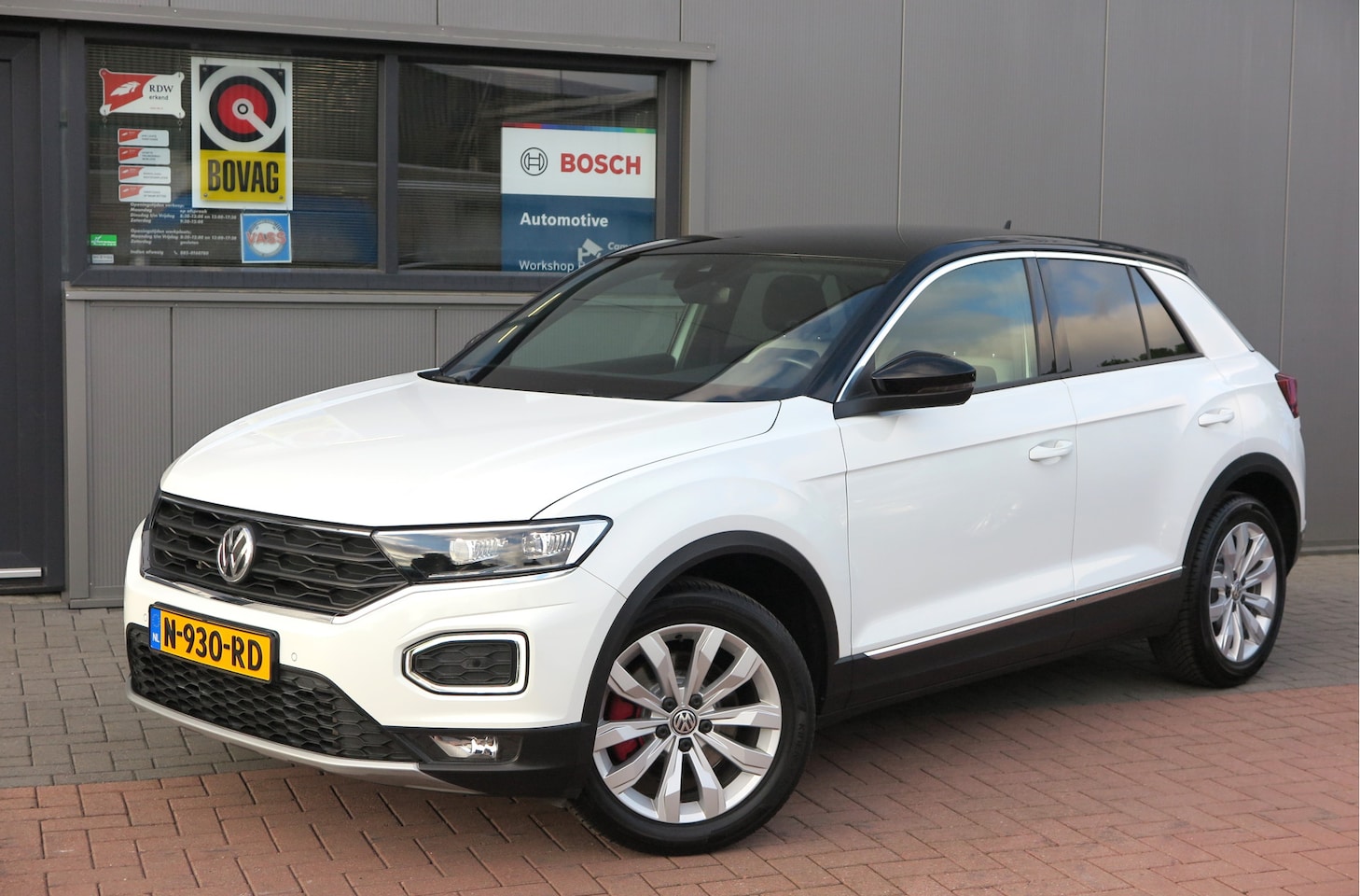 Volkswagen T-Roc - 2.0 TSI 190pk DSG 4Motion Sport , Virtual cockpit , Led verlichting, Trekhaak (afneembaar) - AutoWereld.nl