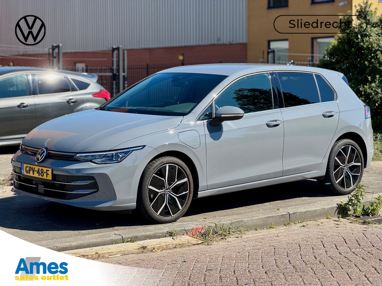 Volkswagen Golf - 1.5 eHybrid 204pk DSG 50 Edition | Massagestoel | Matrix-LED | Dodehoeksensoren - AutoWereld.nl