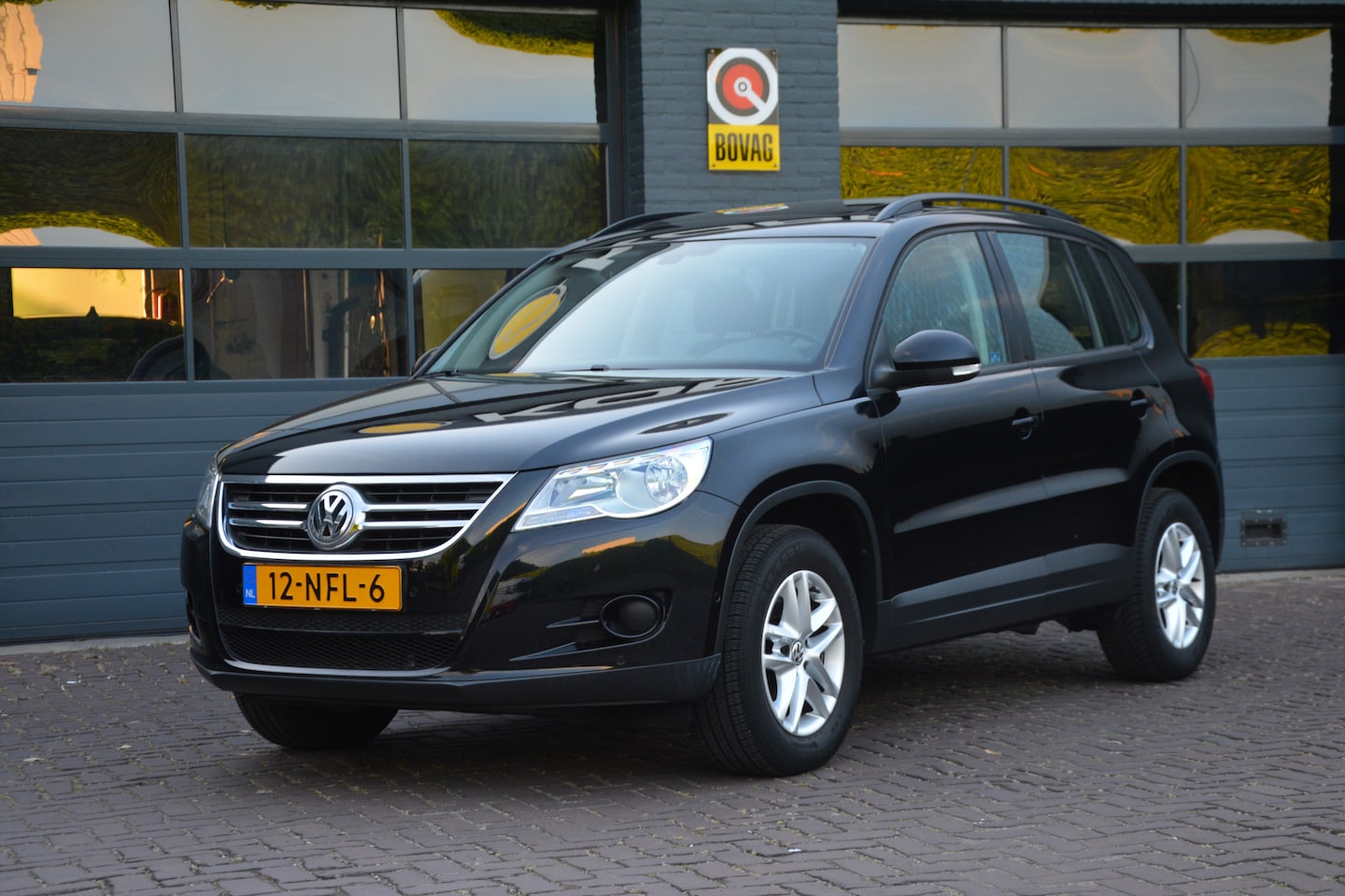 Volkswagen Tiguan - 1.4 TSI Comfort & Design Panoramadak - AutoWereld.nl