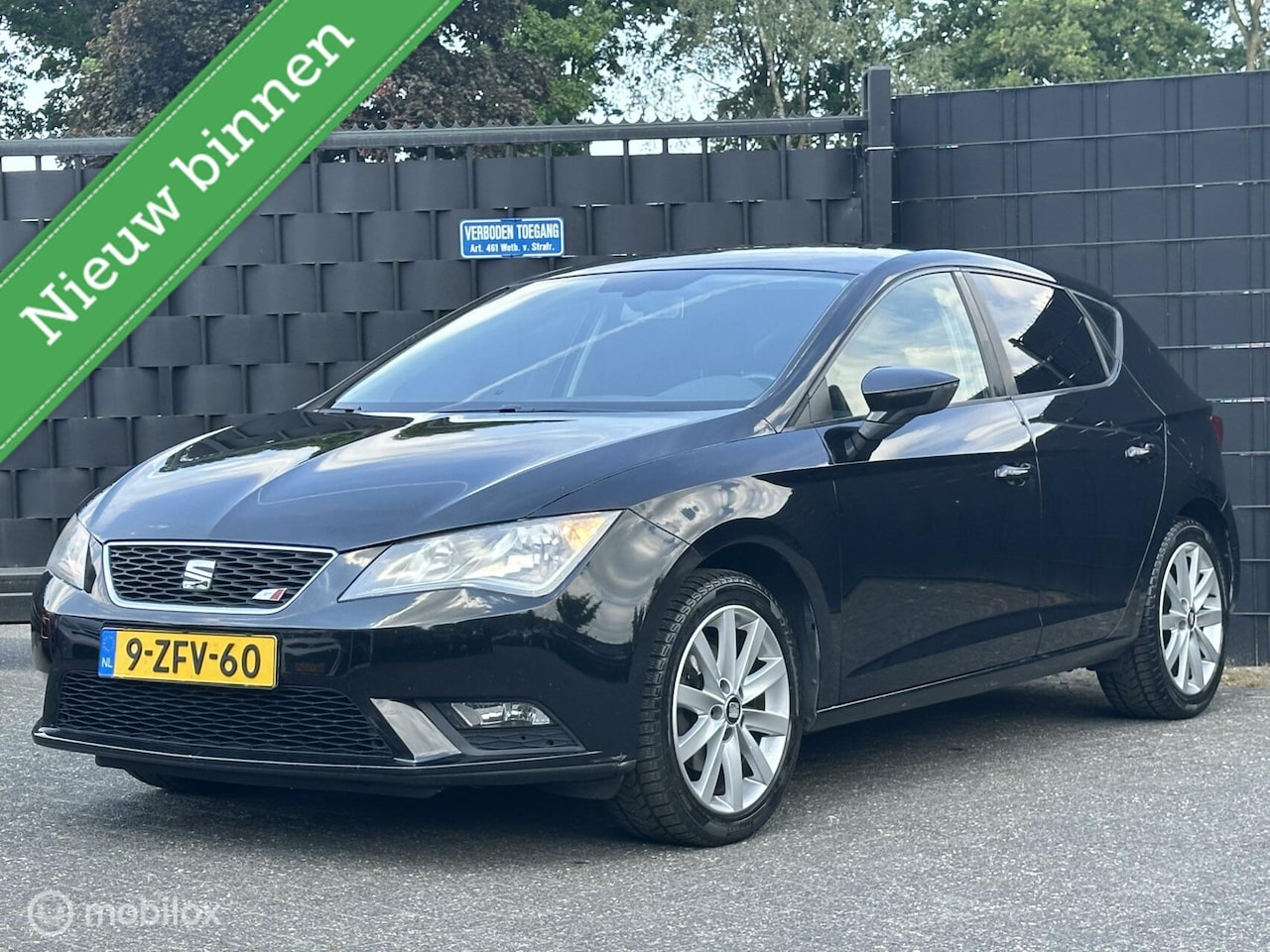 Seat Leon - 1.2 TSI Style Business 1.2 TSI Style Business - AutoWereld.nl