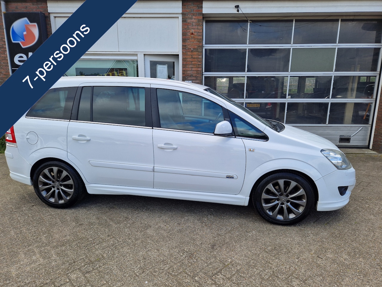 Opel Zafira - 1.8i "Cosmo" 7 Persoons -Leder- Cruise - Clima - Stoelverwarming - Trekhaak - AutoWereld.nl