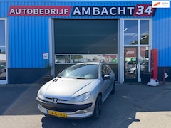 Peugeot 206 - 1.6-16V Gentry Auto rijdt goed alleen bak bokt