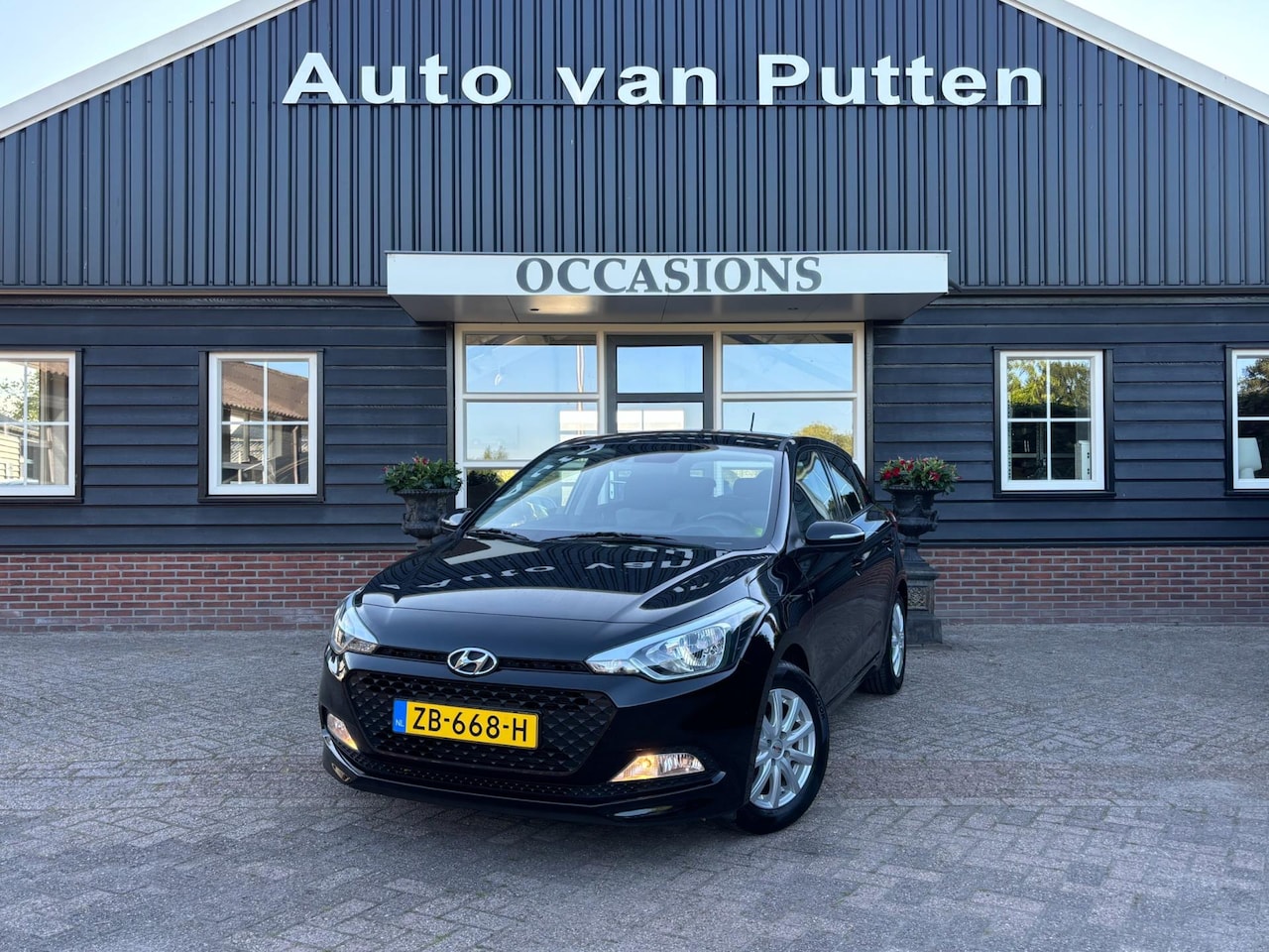 Hyundai i20 - 1.2 HP i-Motion Comfort / PDC / Airco / Cruise / APK / Elek. ramen / Centrale deurv. - AutoWereld.nl