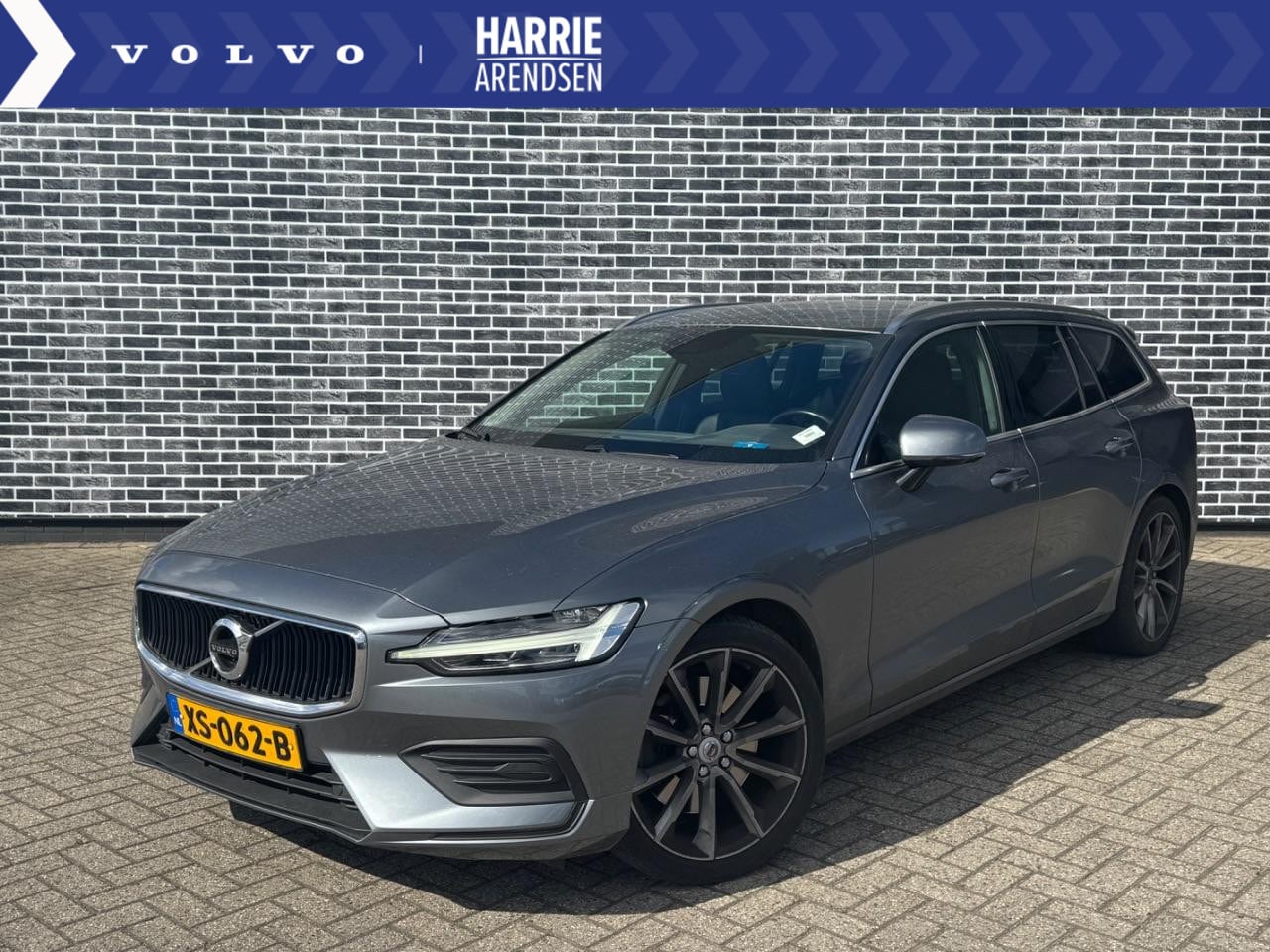 Volvo V60 - 2.0 T5 Momentum | Adaptieve Cruise control | Trekhaak | 19" LM wielen | Stoelverwarming | - AutoWereld.nl