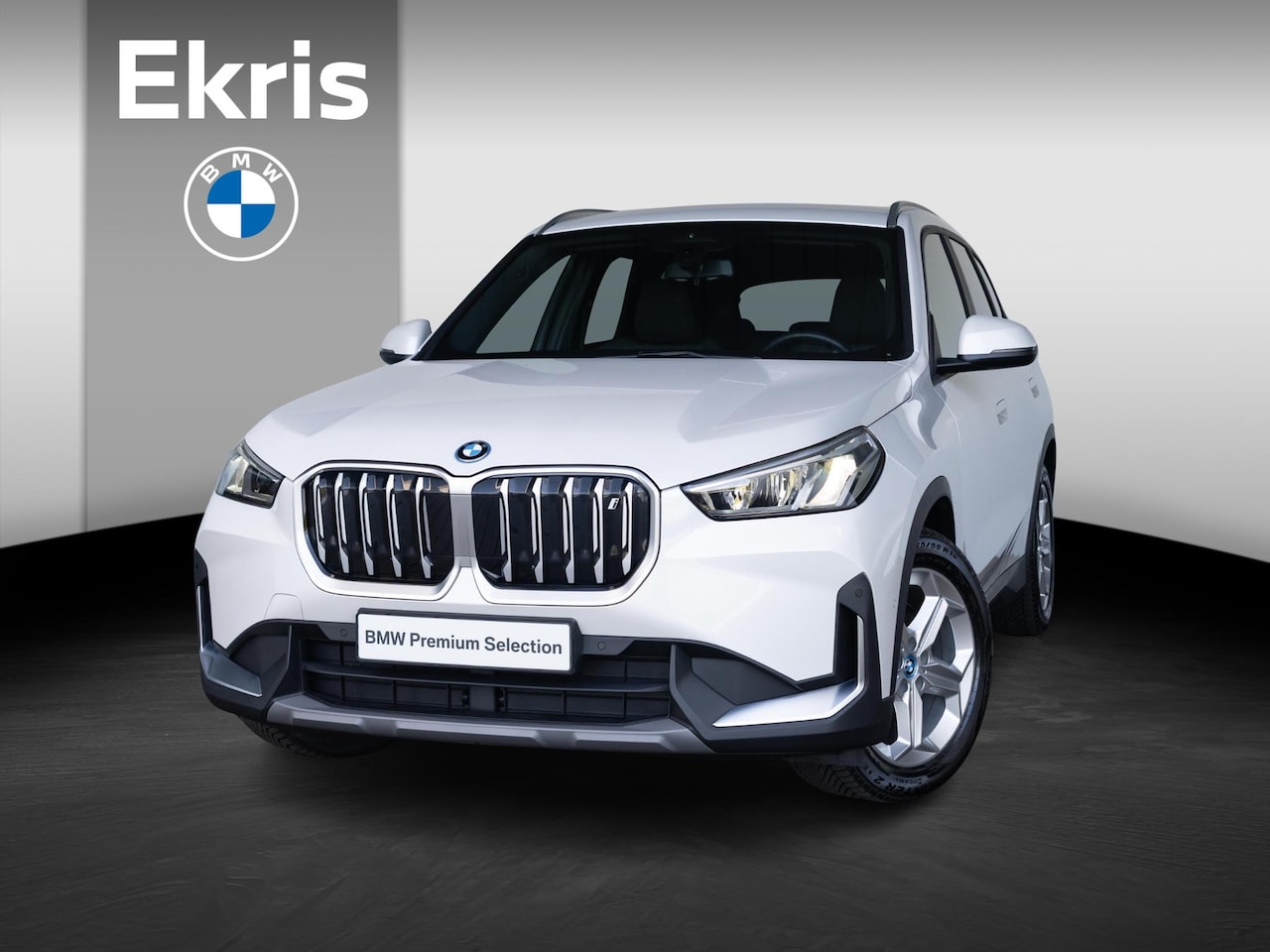 BMW iX1 - xDrive30 | Achteruitrijcamera | Stoelverwarming |  Isofix | Adaptief onderstel | 18'' - AutoWereld.nl
