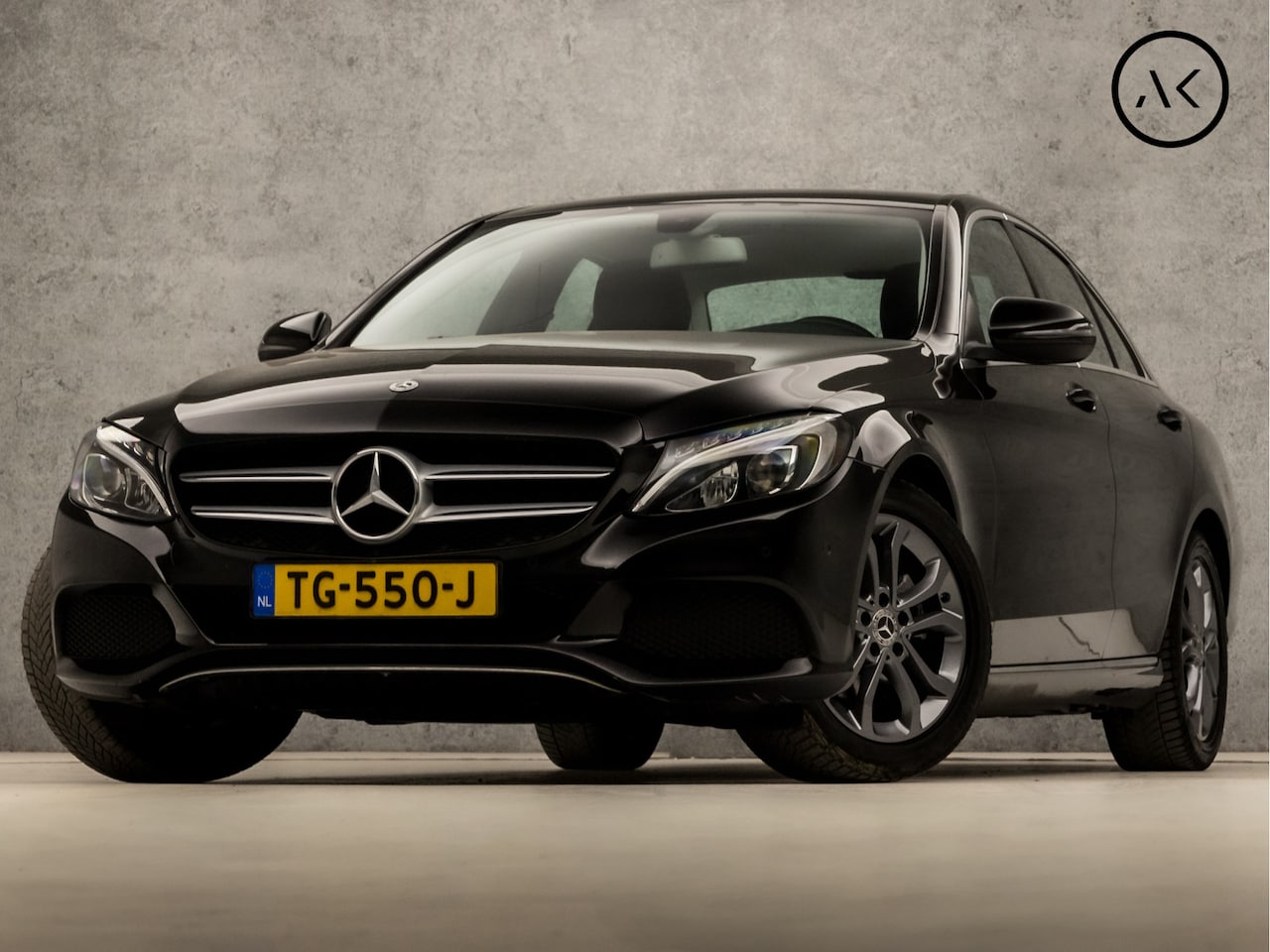 Mercedes-Benz C-klasse - 180 Business Sport 157Pk Automaat (NAVIGATIE, CAMERA, LEDER, STOELVERWARMING, SPORTSTOELEN - AutoWereld.nl