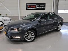 Volkswagen Passat - 1.4 TSI Highline Executive Edition BMT Automaat Navigatie Leer/Alcantara 2e Eigenaar Boekj
