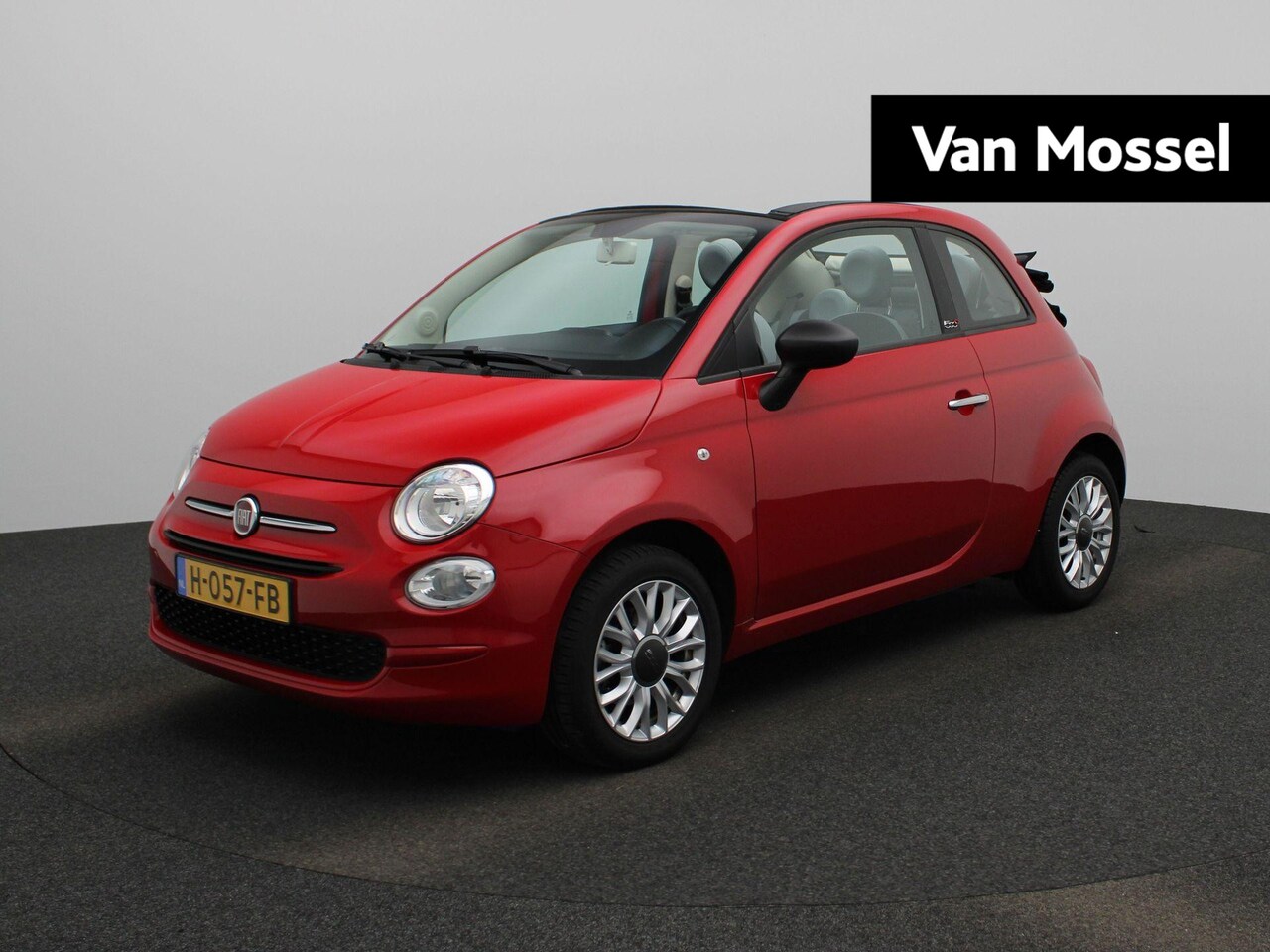 Fiat 500 C - 1.2 Young | Navigatie | 15" Lichtmetalen velgen | Airco - AutoWereld.nl