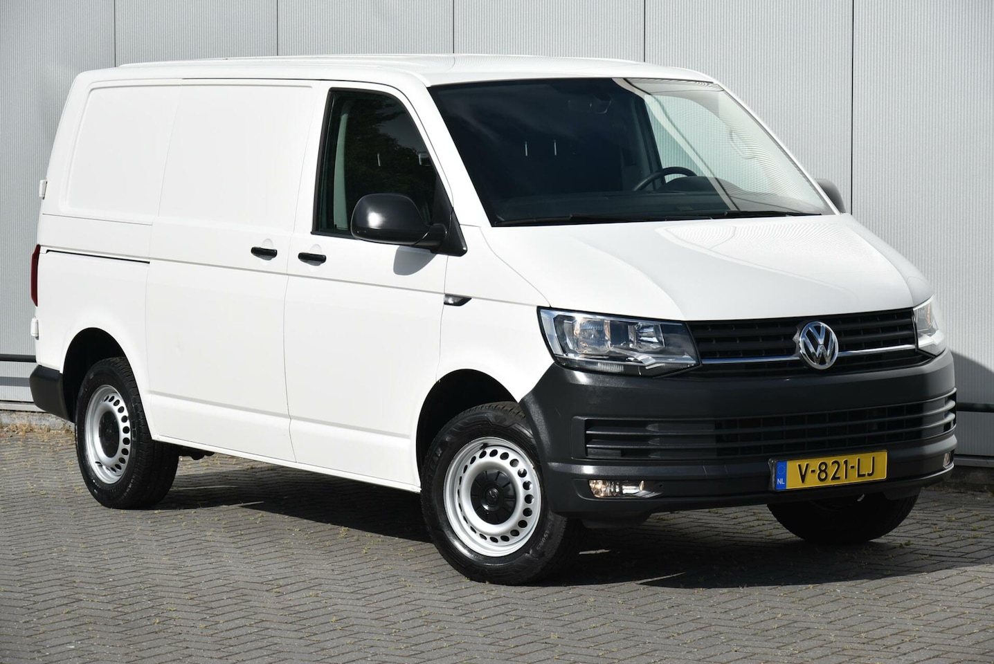Volkswagen Transporter - 2.0 TDI L1H1 Airco Navi Cruise 102 Pk - AutoWereld.nl