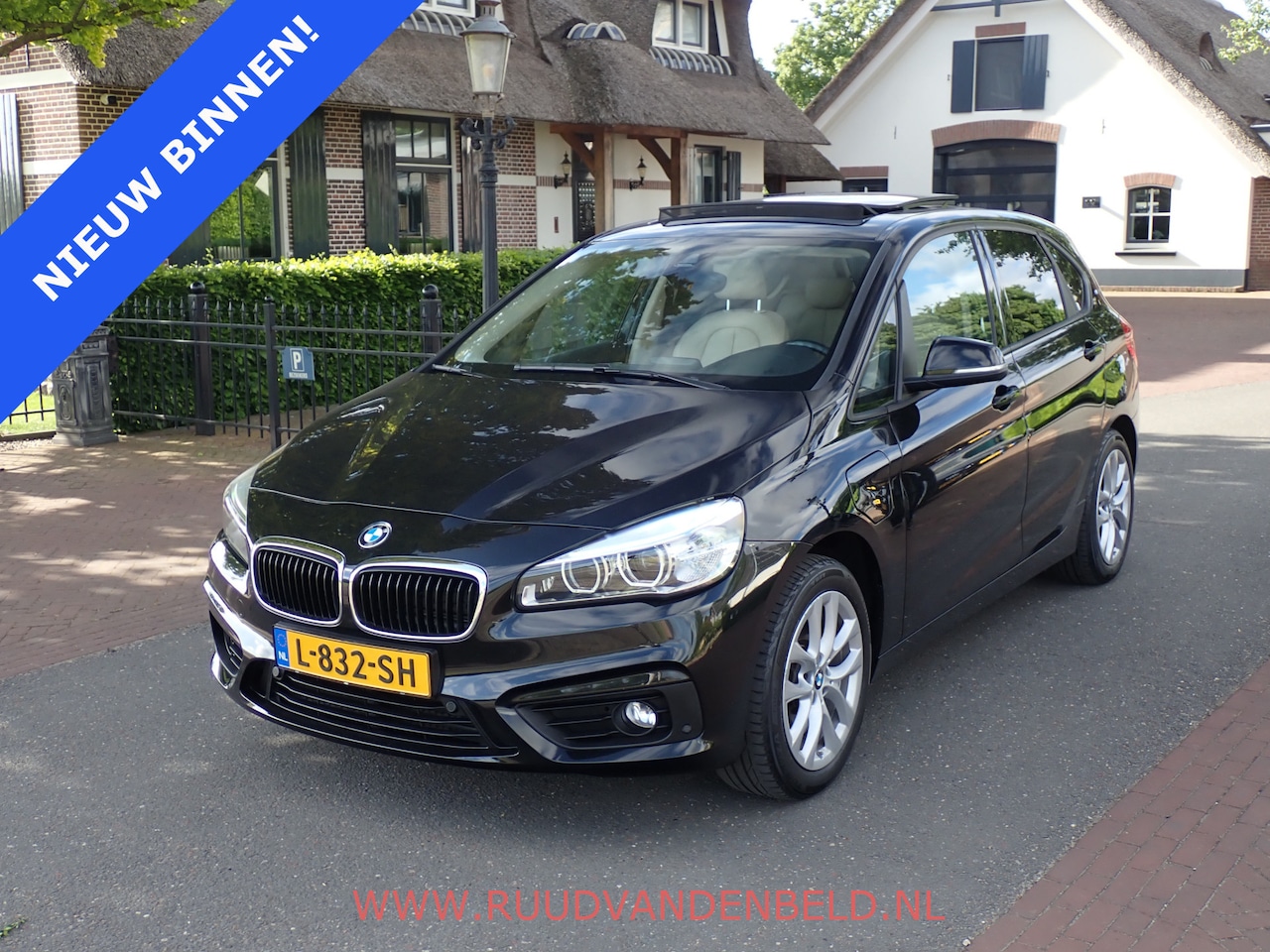 BMW 2-serie Active Tourer - 225XE PANODAK/SPORTLEER/KEYLESS/CAMERA - AutoWereld.nl