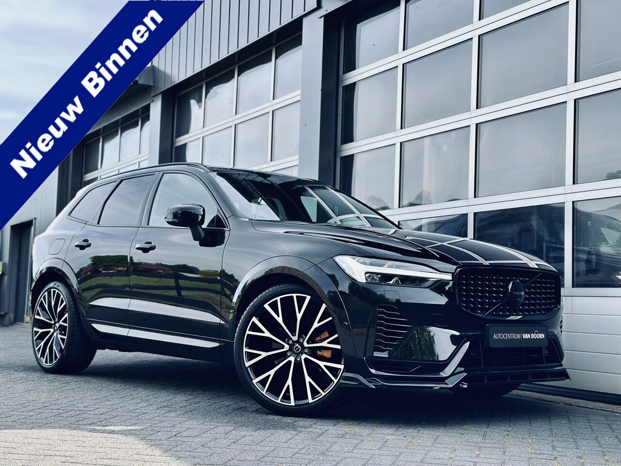 Volvo XC60 - 2.0 T6 Hybrid AWD | Black Line | Panoramadak | Adapt Cruise | 22" LM velgen | Leer | Rondo - AutoWereld.nl