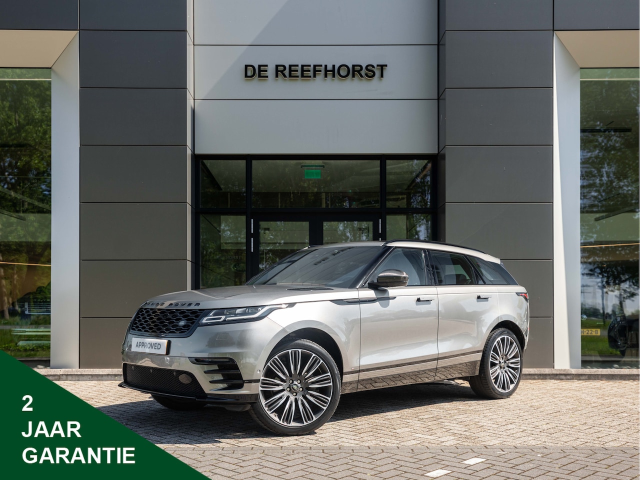 Land Rover Range Rover Velar - P250 Turbo AWD R-Dynamic Carbon Edition | Afneembare trekhaak | Panoramisch schuif-/kantel - AutoWereld.nl