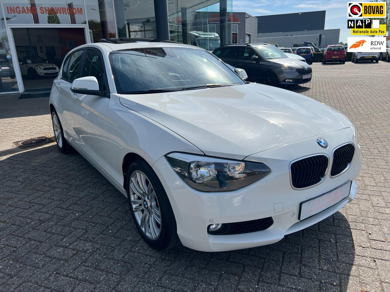 BMW 1-serie - 116i Business+ Automaat, Navi, Trekhaak, Leer, etc - AutoWereld.nl