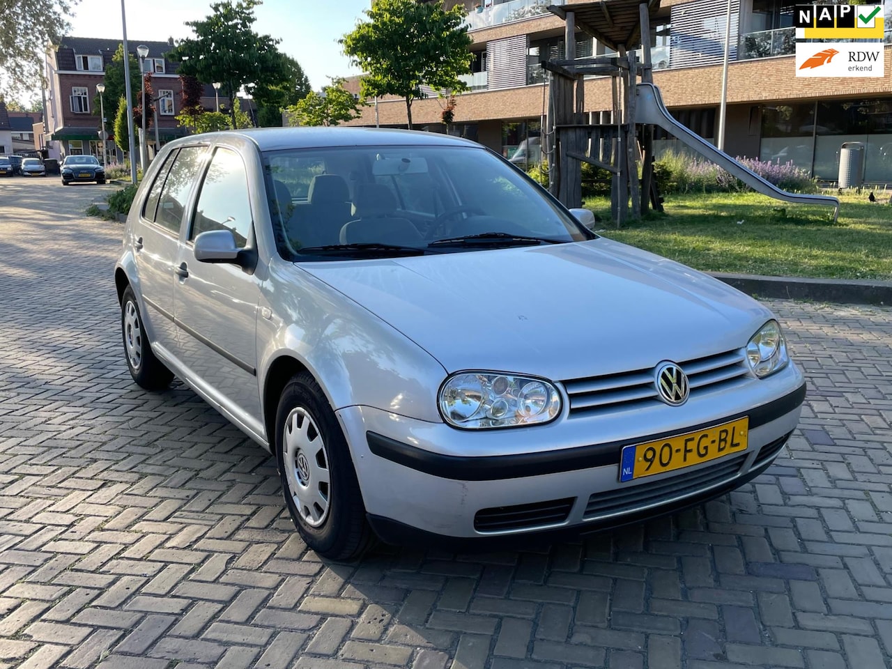 Volkswagen Golf - 1.6 Trendline 1.6 Trendline, 5drs, Trekhaak, Geen import, Nap! - AutoWereld.nl