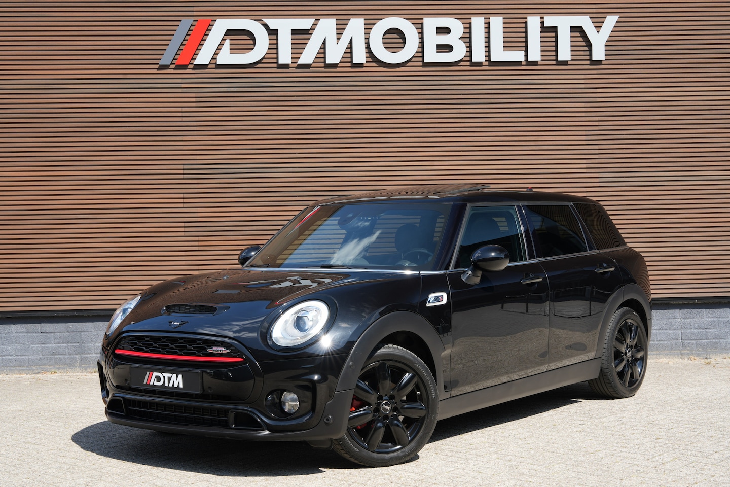 MINI Clubman - Mini 2.0 Cooper S Chili Serious Business | Panoramadak | Lederen Bekleding | Harman Kardon - AutoWereld.nl
