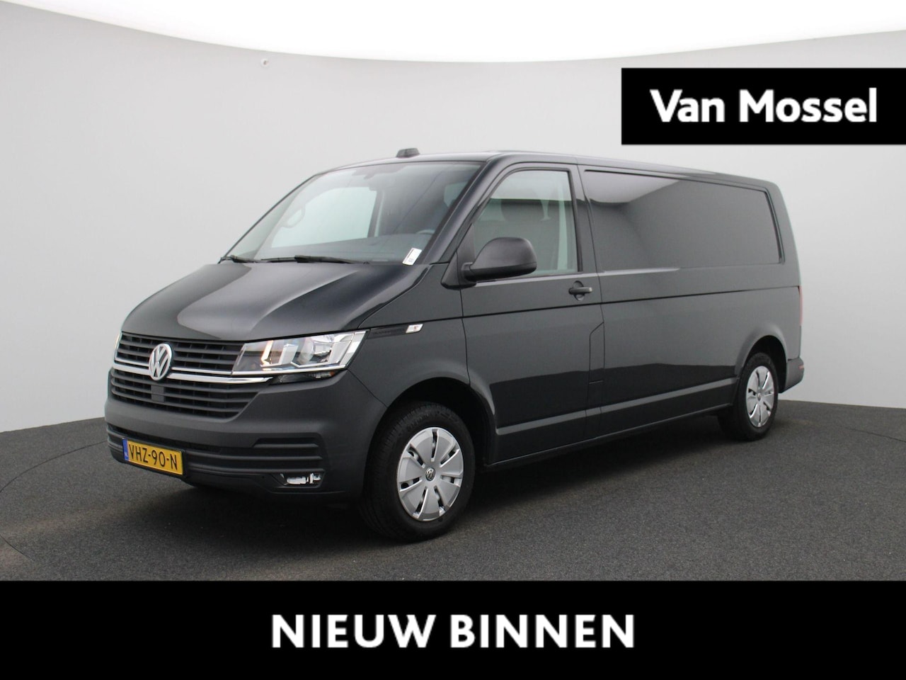 Volkswagen Transporter - 2.0 TDI L2H1 28 Comfortline | Airco | Multifunctioneel stuur | Cruise control | Navigatie - AutoWereld.nl