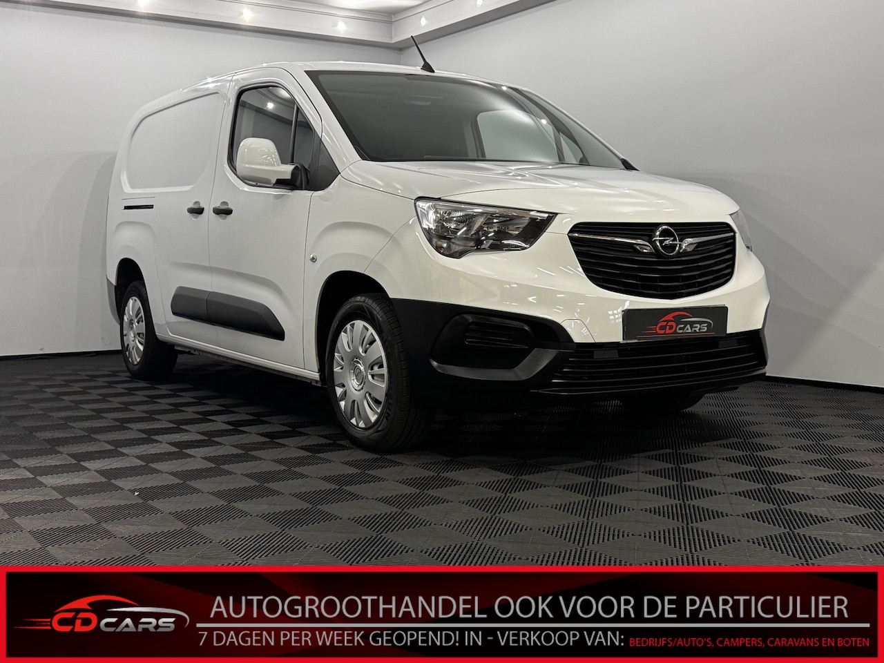 Opel Combo - 1.5D L2H1 Edition Airco, Parkeersensoren, Navi, Cruise control, Apple carplay - AutoWereld.nl