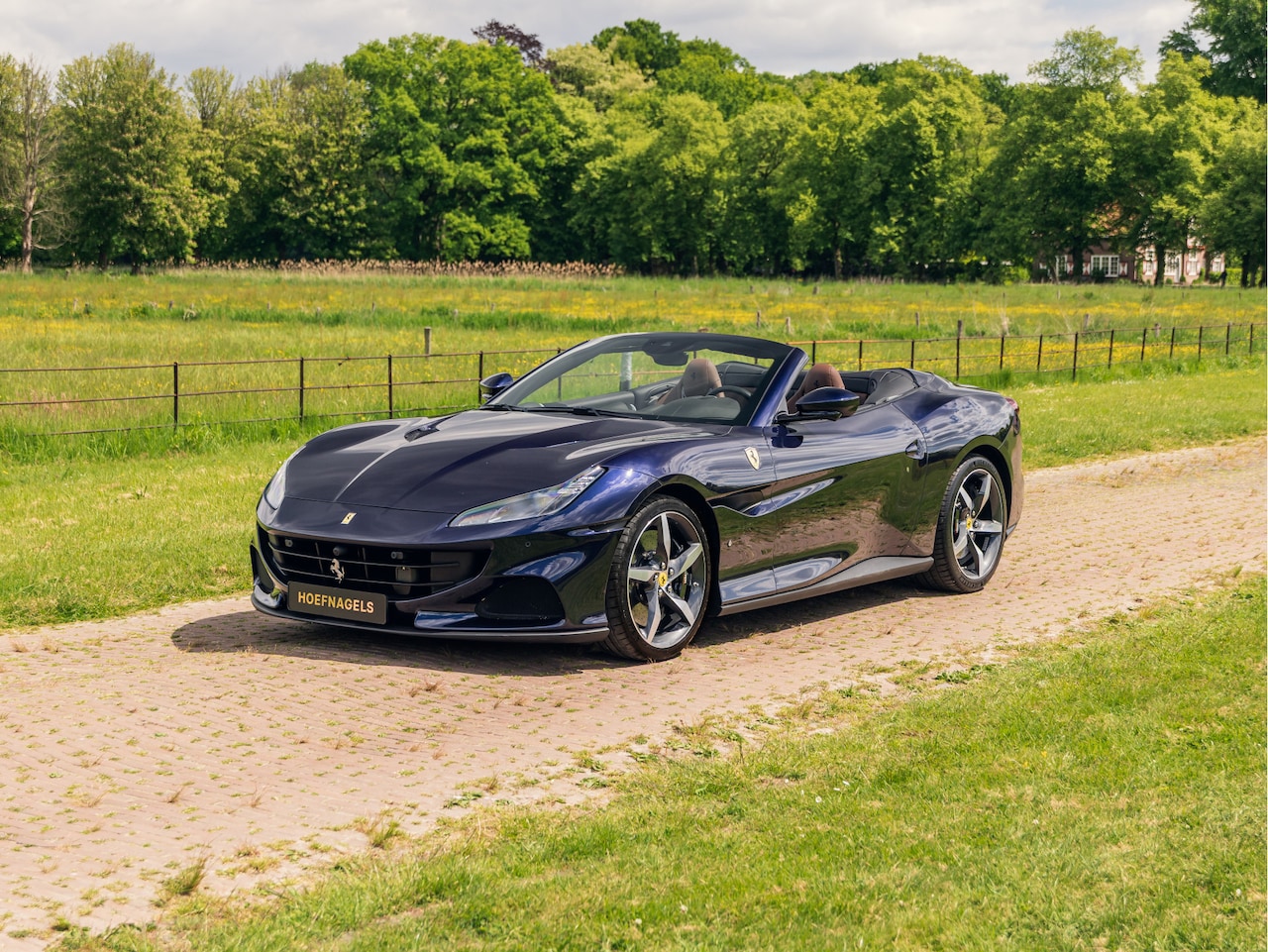 Ferrari Portofino M - 3.9 V8 Blu America, Cioccolato, JBL, Side Display - AutoWereld.nl