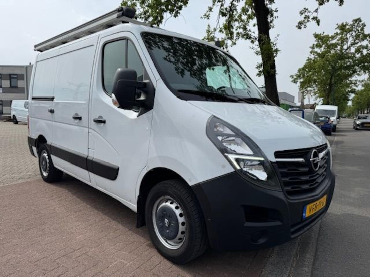 Opel Movano - 2.3 Turbo 136pk Euro 6 155.000km 1e Eigenaar Airco,Camera,Imperiaal Nette Auto - AutoWereld.nl