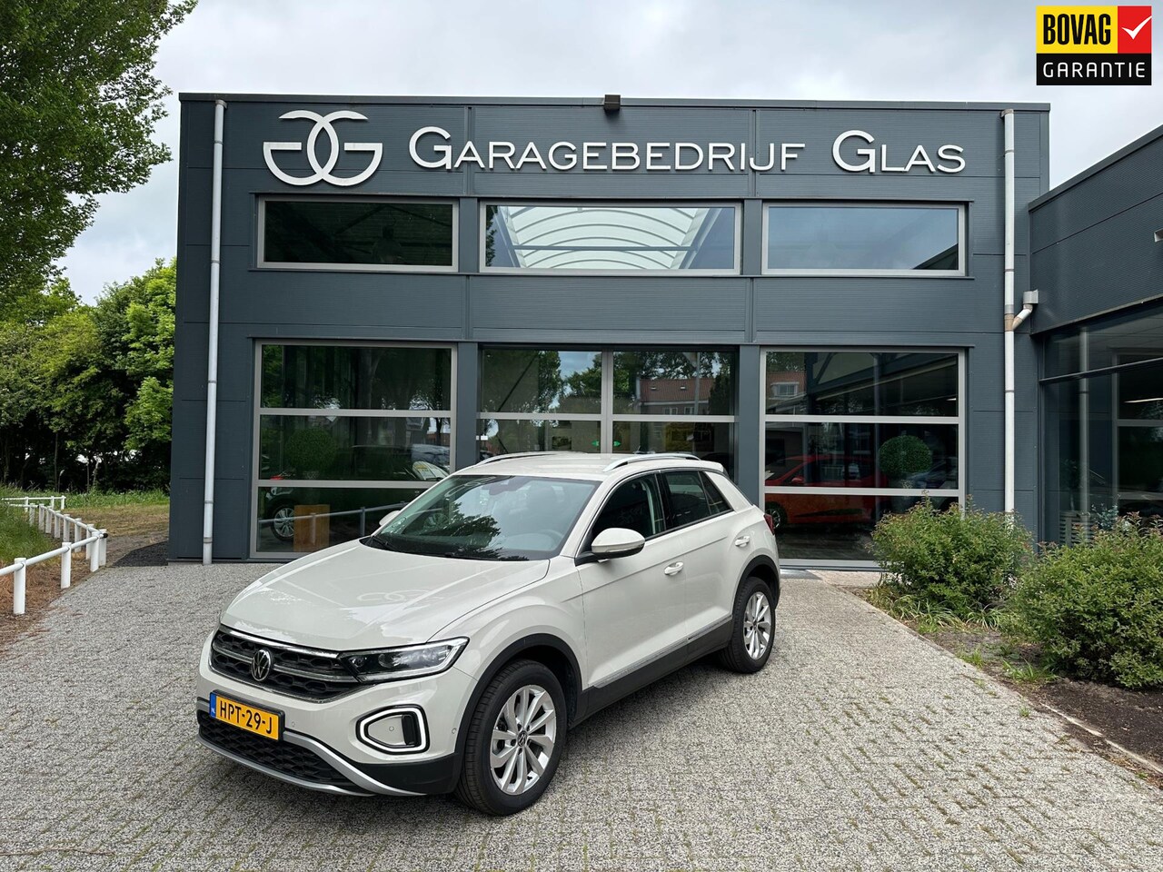 Volkswagen T-Roc - 1.5 TSI Style 150 pk camera - luxe bekleding km 4912 - AutoWereld.nl