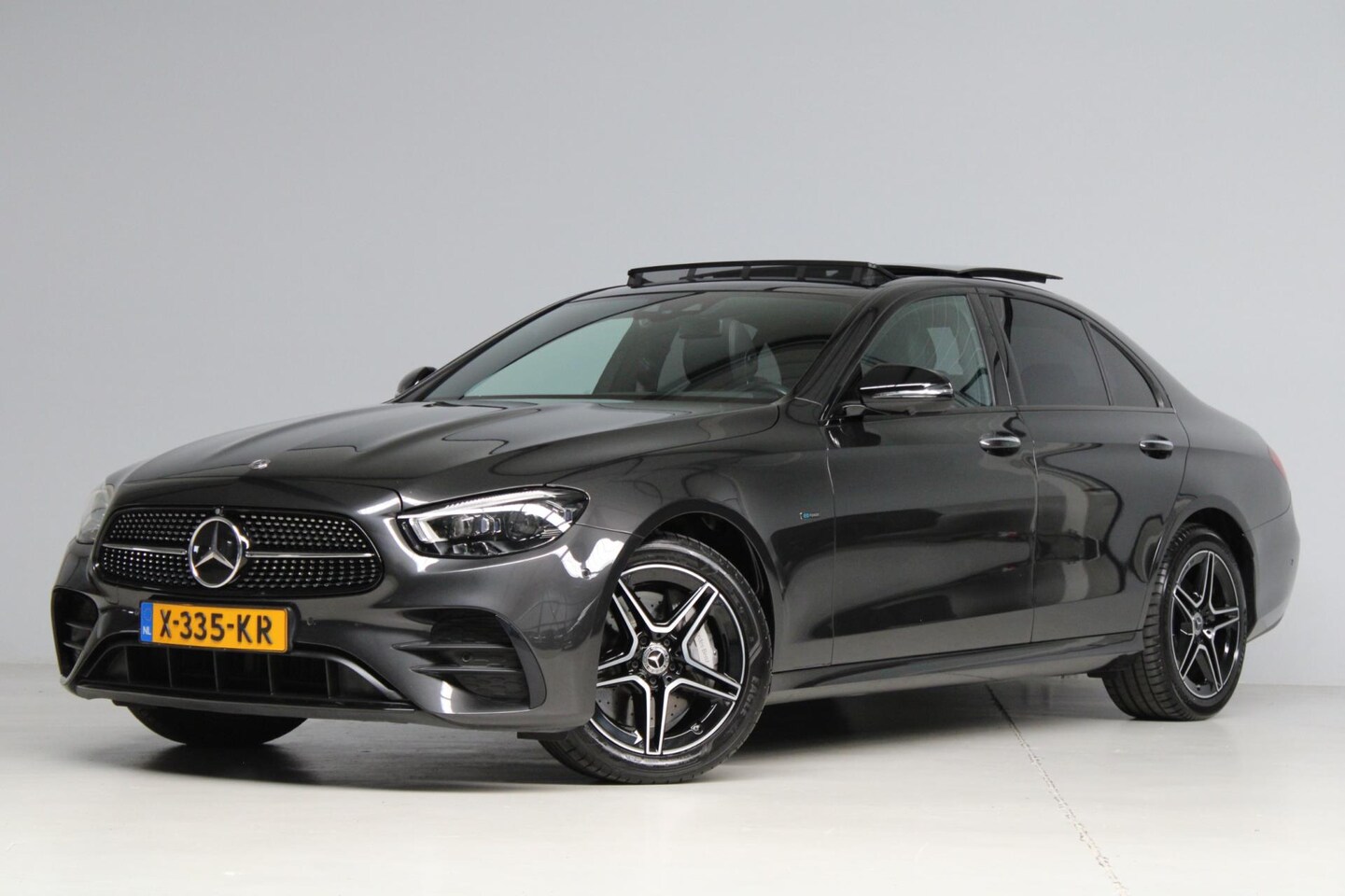 Mercedes-Benz E-klasse - 300 de AMG Night Pakket [ burmester adap. cruise 360 camera keyless entry widescreen dodeh - AutoWereld.nl