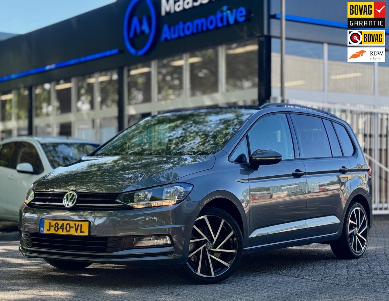 Volkswagen Touran - 1.4 TSI Highline 7pers Pano Navi groot Adaptive cruise Trekhaak Business R - AutoWereld.nl