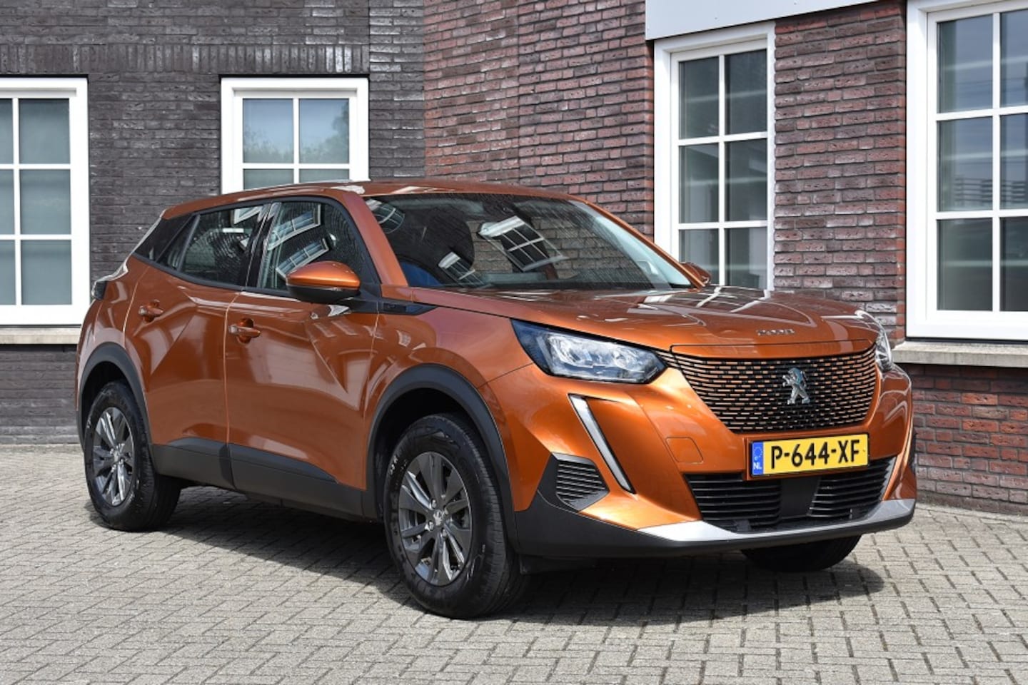 Peugeot e-2008 - EV Active Pack 50 kWh - AutoWereld.nl
