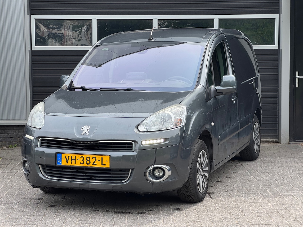 Peugeot Partner - 120 1.6 e-HDI L1 Navteq EXPORT, LEES ADVERTENTIE - AutoWereld.nl