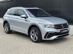 Volkswagen Tiguan - 2.0 TSI 4Motion 3X R-Line Pano Virtual ACC Trekhaak Standkachel Camera 360
