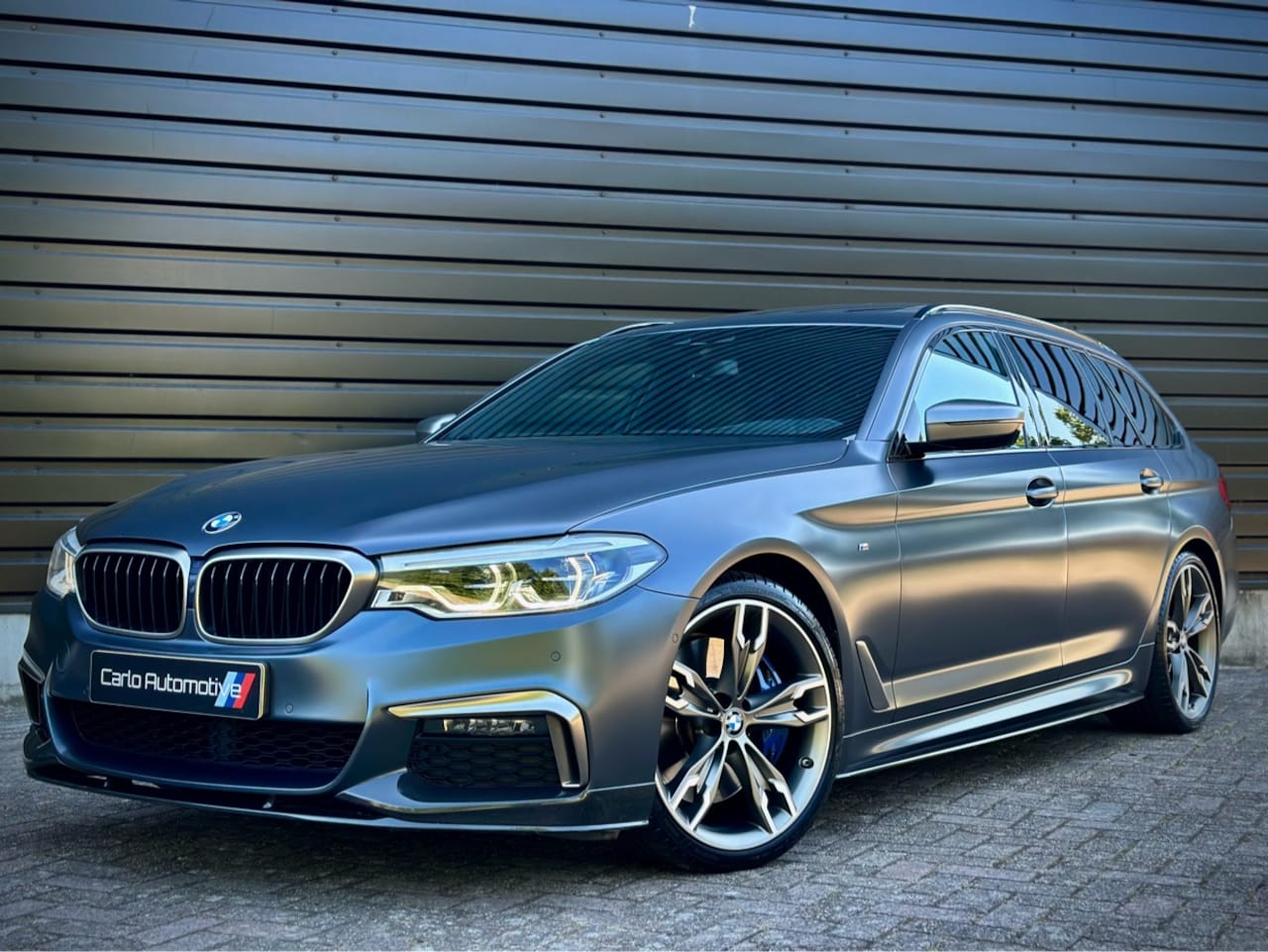 BMW 5-serie Touring - 540i xDrive M-Performance M550 INDIVIDUAL|PANO|H/K|NAPPA|HUD - AutoWereld.nl