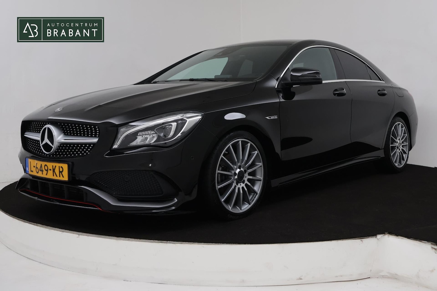 Mercedes-Benz CLA-Klasse - 180 Business Solution AMG Upgrade Edition (ACHTERUITRIJCAMERA, NAVIGATIE, STOELVERWARMING, - AutoWereld.nl