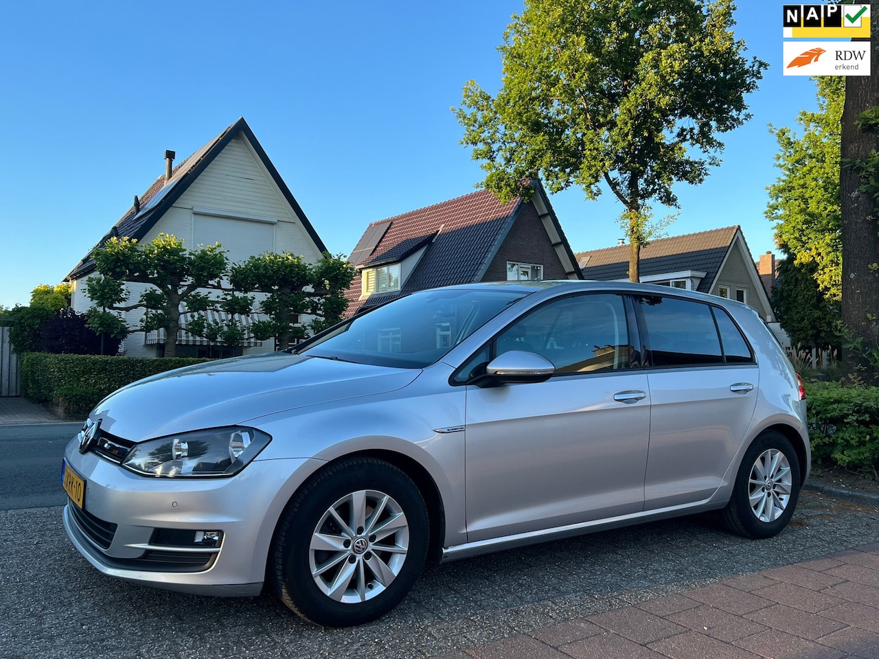 Volkswagen Golf - 1.6 TDI Comfortline 1 e Eigenaar NL-AUTO-NAP. - AutoWereld.nl