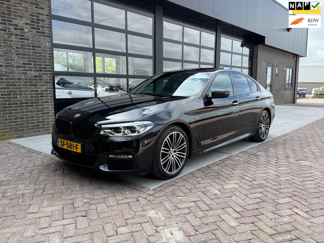 BMW 5-serie - 520i High Executive | VOL! | Dak | HUD | Carplay | Leer | M- Pakket | - AutoWereld.nl