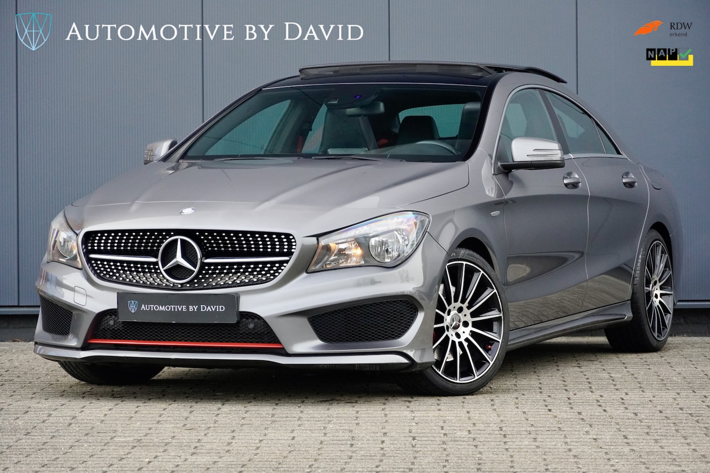 Mercedes-Benz CLA-Klasse - 250 211 pk AMG LINE 7-AUTOMAAT / PANORAMADAK / AMG STYLING / ACHTERUITRIJCAMERA / SPORTSTO - AutoWereld.nl