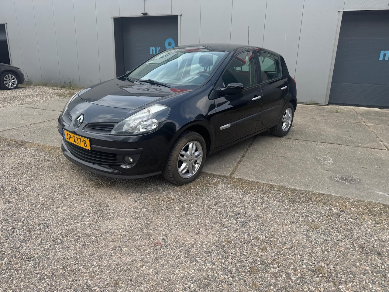 Renault Clio - 1.2-16V Authentique 5 deurs met airco - AutoWereld.nl