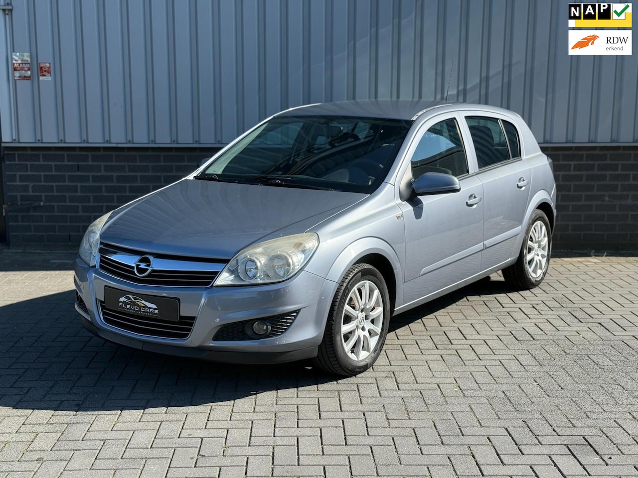 Opel Astra - 1.6 Temptation | Airco | Trekhaak - AutoWereld.nl
