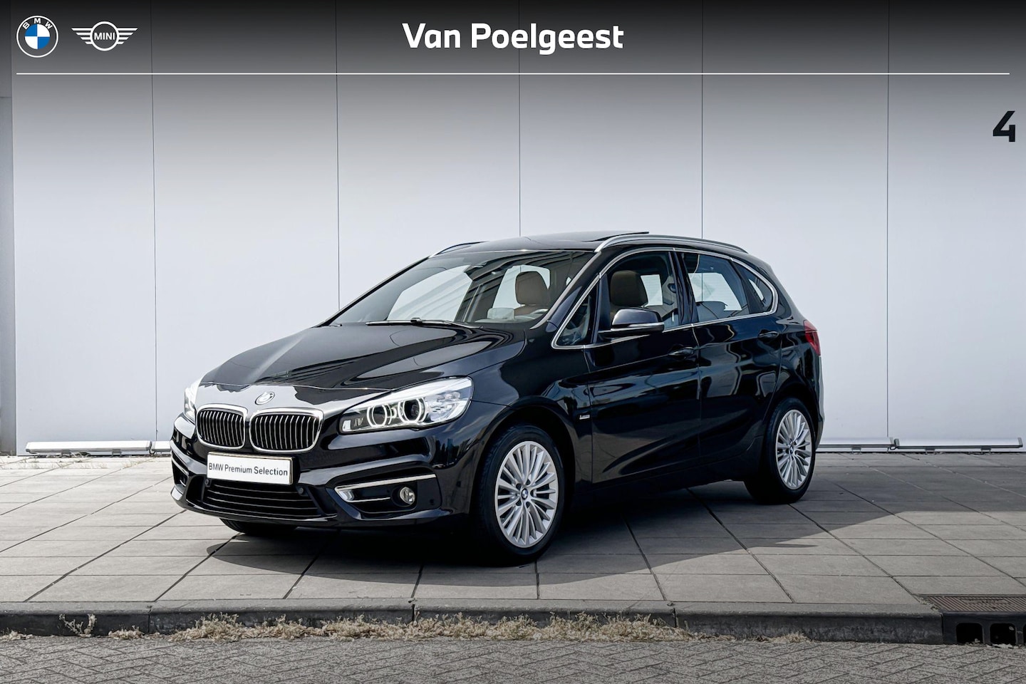 BMW 2-serie Active Tourer - 218i High Executive Luxury Line Achteruitrij Camera / Glazen Schuifdak / Binnen & Buitensp - AutoWereld.nl