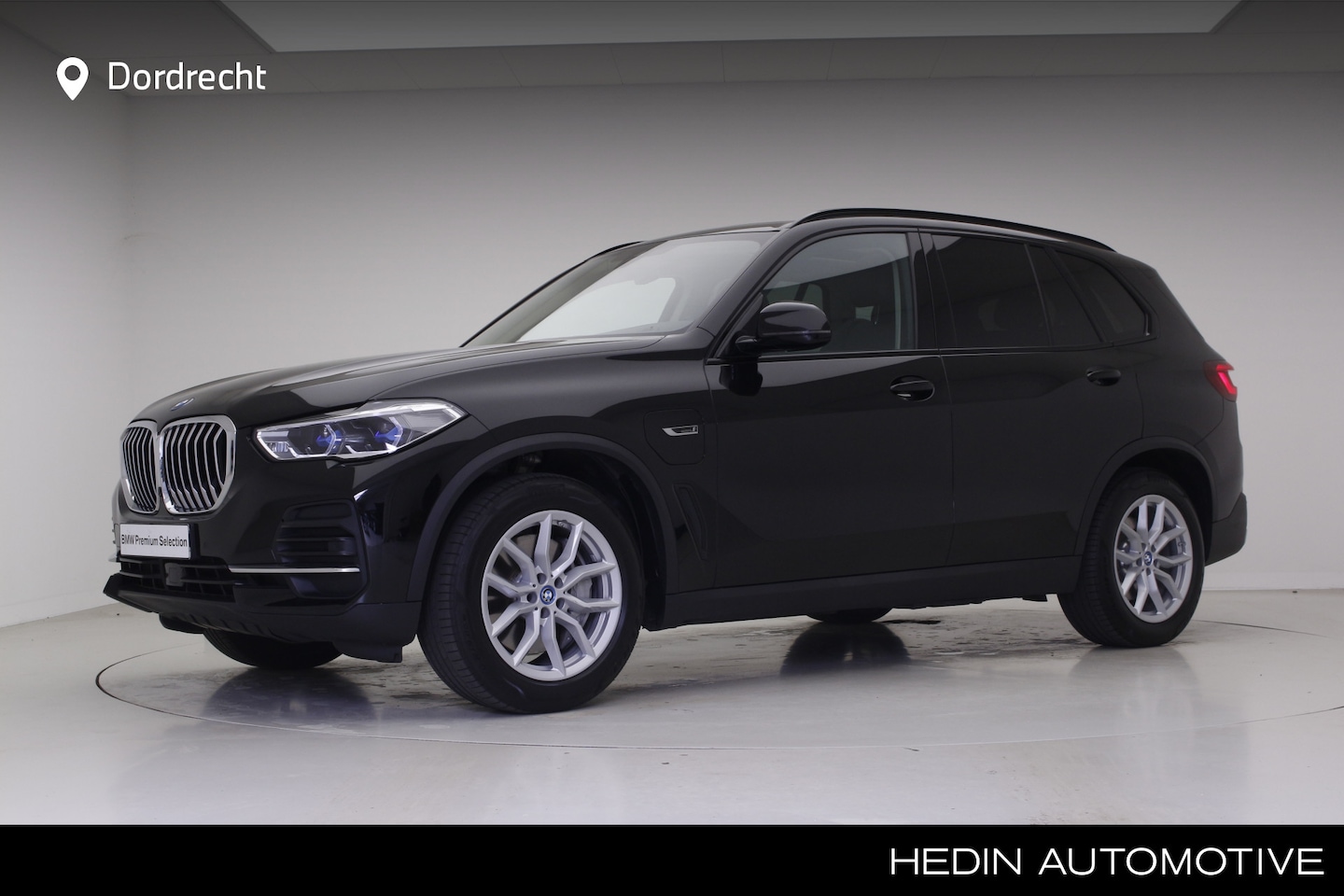 BMW X5 - xDrive45e | Trekhaak | Panorama dak | Head-Up | Luchtvering | 2023 | Laserlight | Privacy - AutoWereld.nl
