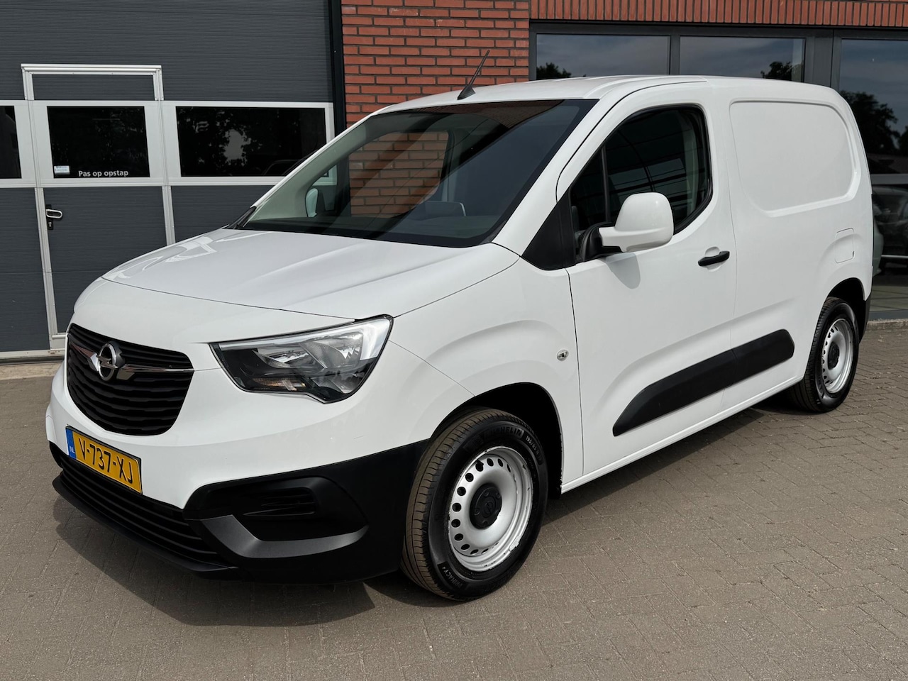 Opel Combo - 1.6D L1H1 Airco Cruise Carplay Trekhaak Edition - AutoWereld.nl