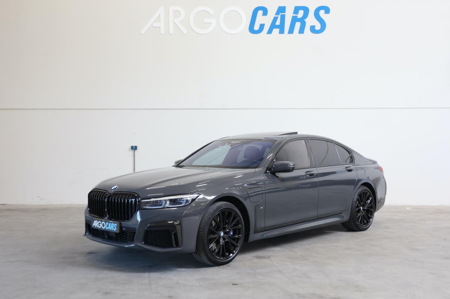 BMW 7-serie - 745e M-SPORT Carbon/Laser/Dak/ACC/Massage/360/B&W/20" FULL OPTIONS LEASE / INRUIL MOGELIJK - AutoWereld.nl