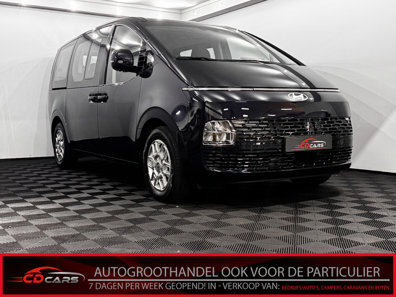Hyundai Staria - 1.6 T-GDI 2WD HEV Comfort 9 Persoons Camera, Navi, Elektrische stoelen, Keyless start, 12V - AutoWereld.nl