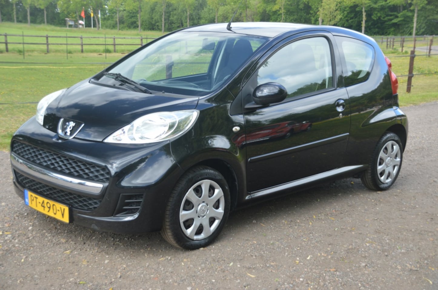 Peugeot 107 - 1.0-12V XR Zwart Airco - AutoWereld.nl