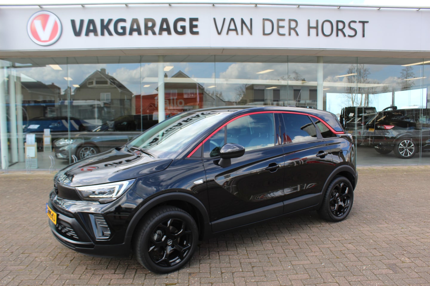 Opel Crossland - 1.2-130pk Turbo GS Line. Sportieve en unieke auto ! AGR stoelen, navigatie, telefoon voorb - AutoWereld.nl