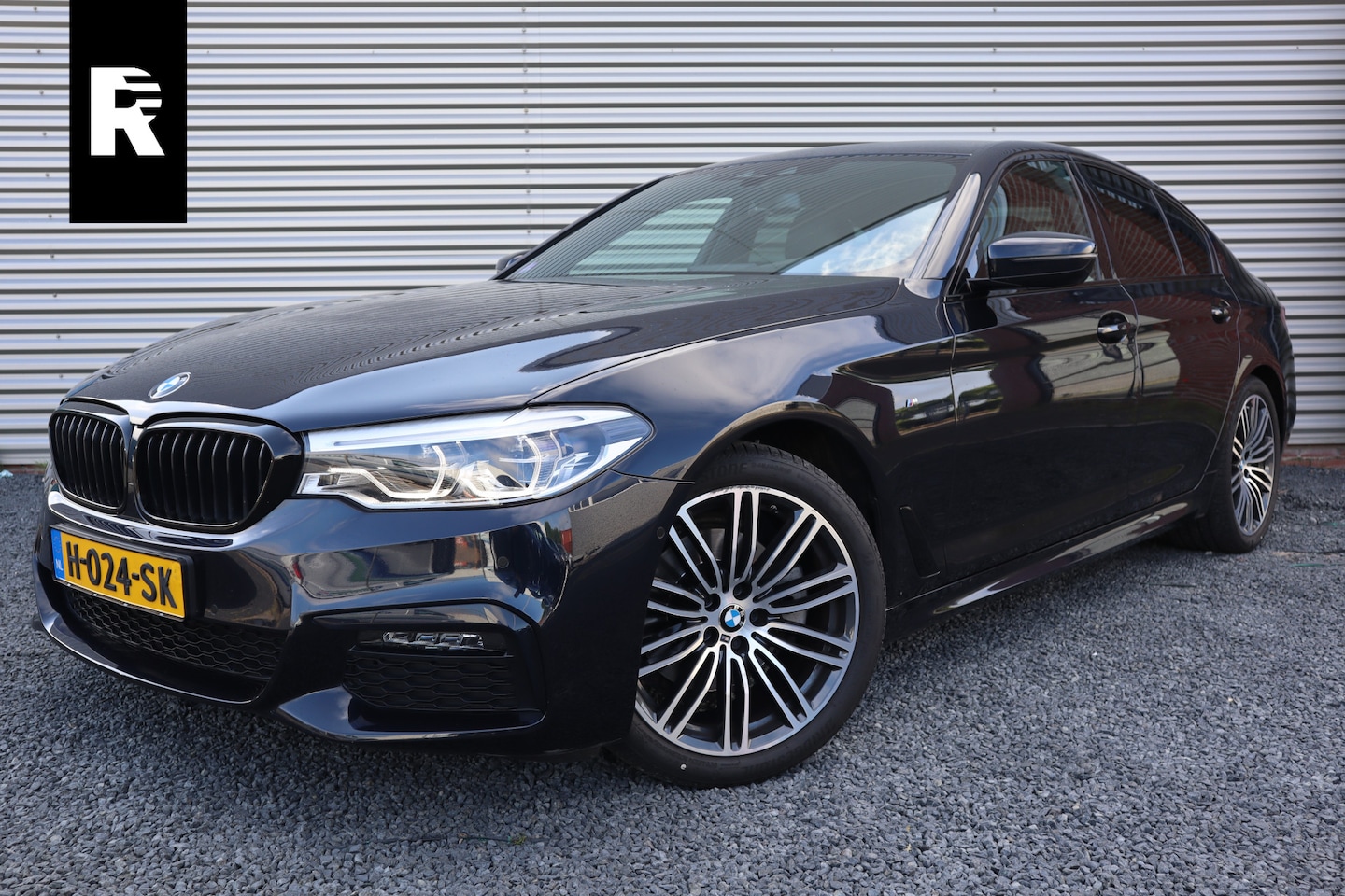 BMW 5-serie - 520i M-Sport High Executive Harman Kardon / Leder Dashboard / Camera / 19inch - AutoWereld.nl