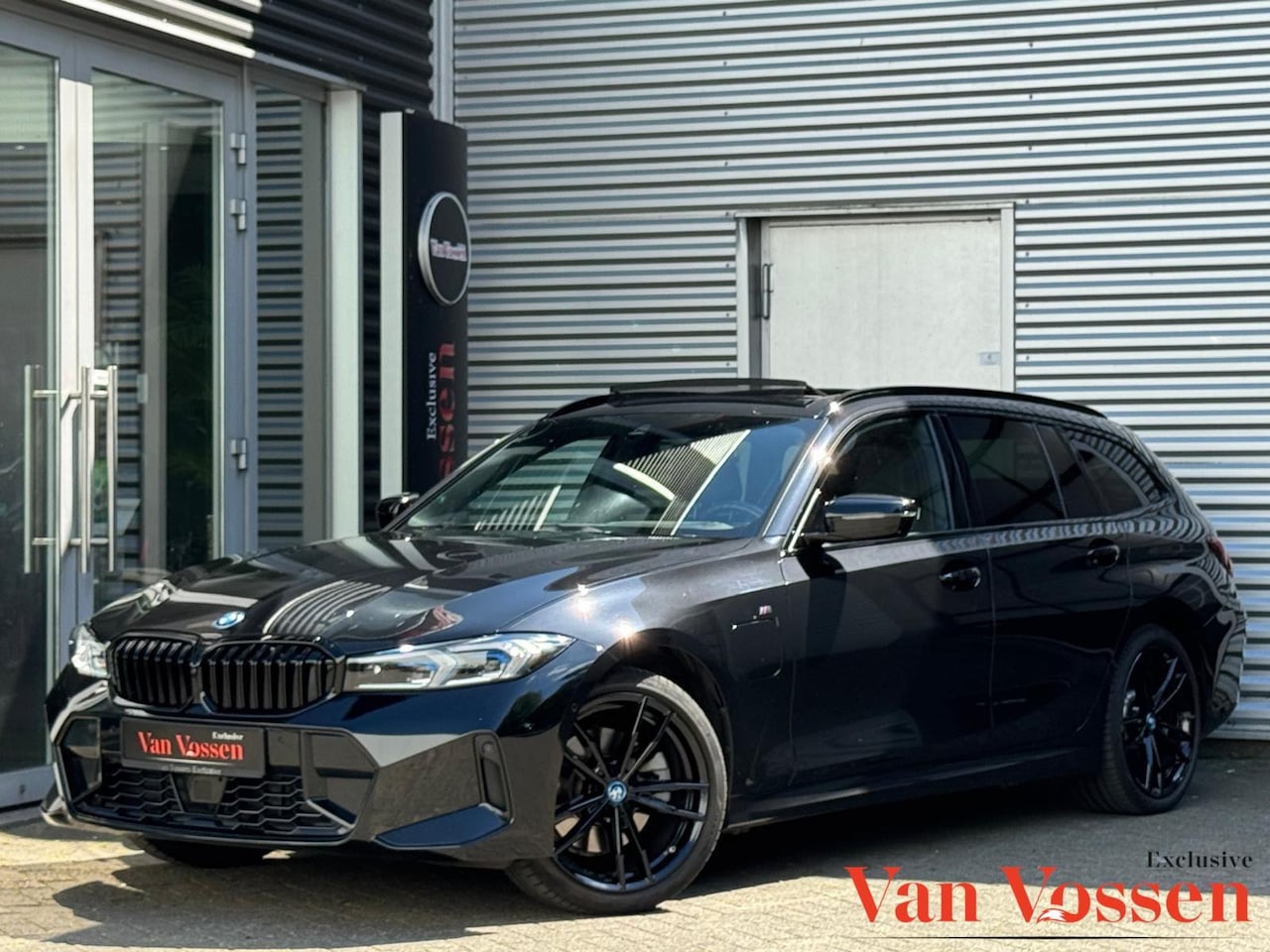 BMW 3-serie Touring - 330e xDrive|M-Sport|Pano|Camera|Trekhaak|Carplay|HUD|Volleer - AutoWereld.nl